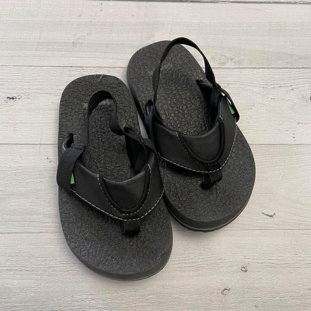 Sanuk Kids Sandals Size 9/10‎